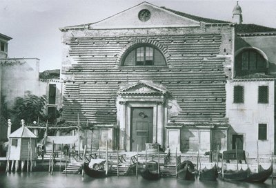 Vista de la Iglesia de San Marcuolo de Italian Photographer